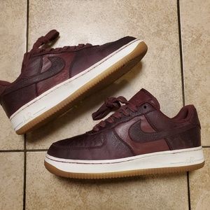 🔥Nike Af1 Paisley print bergundy shoes. sz 6y